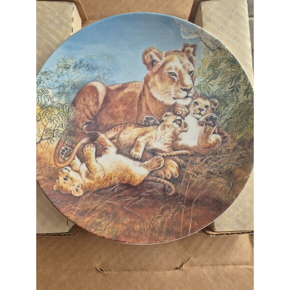 Limited Edition "A Watchful Eye" Collector Plate By Knowles Featuring Lioness & - Picture 1 of 3